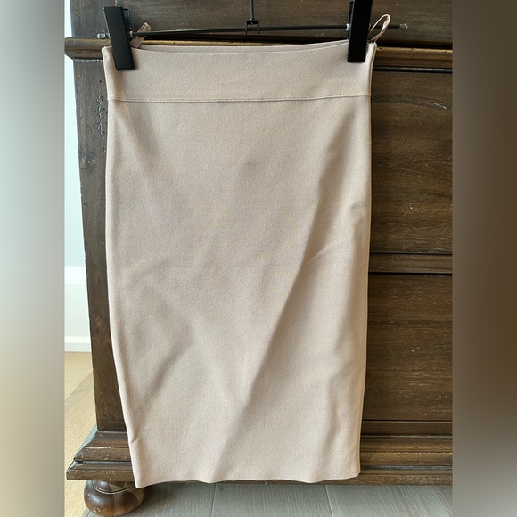 BCBG stretch skirt. Barely worn. - Picture 1 of 3